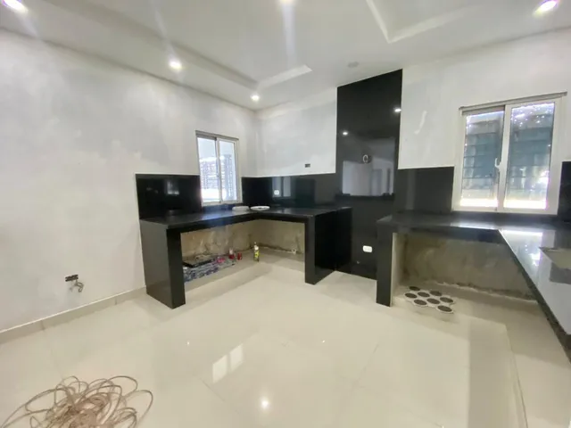 Hermosa Casa En El Residencial Villas Naco, Km13 Autopista Duarte Próximo A La Sirena, A Pasos De La Nueva Estación Del Metro, Fácil Acceso A La Av. Prolongación 27 De Febrero, Av. Rep. De Colombia  