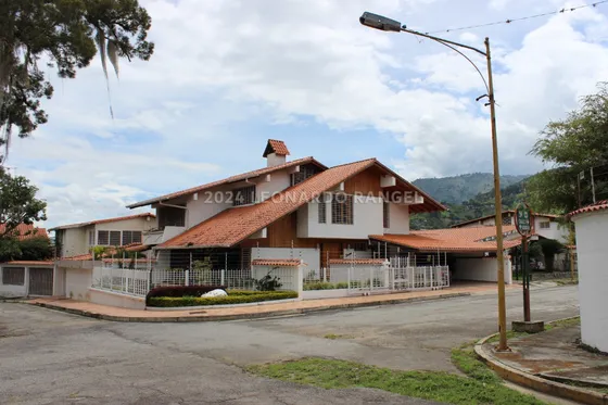 Se Vende Casa De 560 Mts.² En La Urbanización La Hacienda (belensate), Mérida, Diseñada Por Reconocido Arquitecto Pepe Blanco