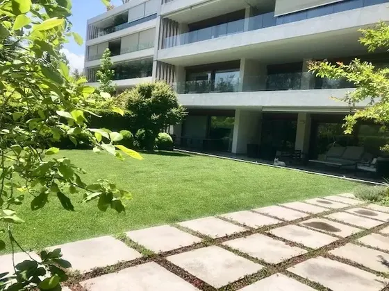 Excelente Departamento Duplex En Primer Piso Con Jardín
