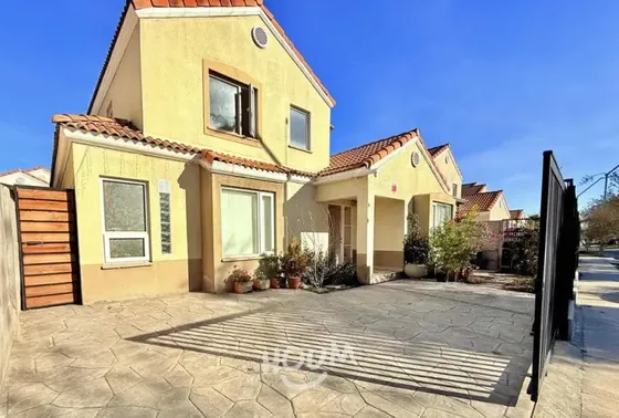 Casa En Venta De Categoría En Laguna Cóndores