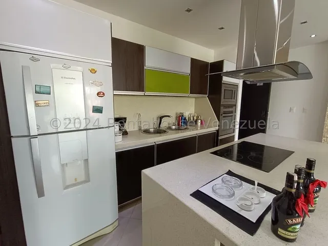 Florangel Pernaleta, Vende Cómodo Y Exclusivo, Apartamento, Zona Este Barquisimeto, Fp #24-20393