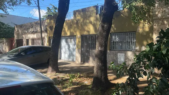 Casa En Venta Con Jardín Y Cochera  En Rosario - La Siberia