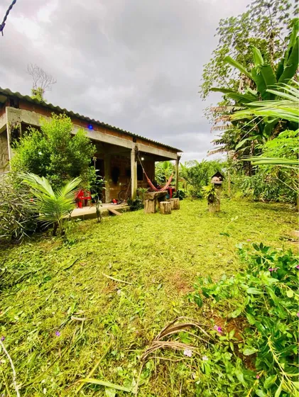 2 Quartos, 2 Banheiros, Sala, Cozinha E Varanda Com Quintal.