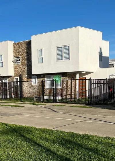Moderna Casa En Venta De 3 Dorm. 3 Baños En Osorno