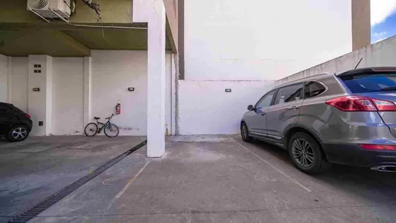 Venta De Cochera Descubierta En Lanus Oeste