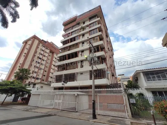 Gjg 25-10982 Vende Espacioso Apartamento 133 Mts2 Urb San Isidro Maracay