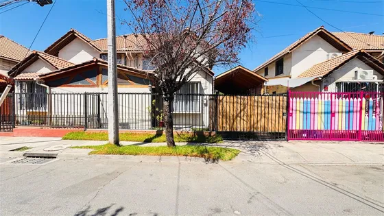 Casa En Venta De 4 Dorm. En Quilicura
