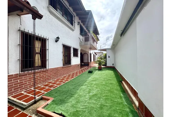 Casa En Venta Con Planta Eléctrica, Pozo De Agua Urb Nuevos Teques