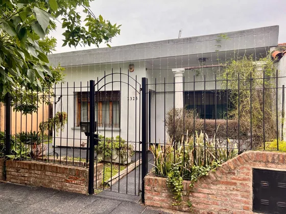 Venta Casa De 3 Ambientes En Castelar
