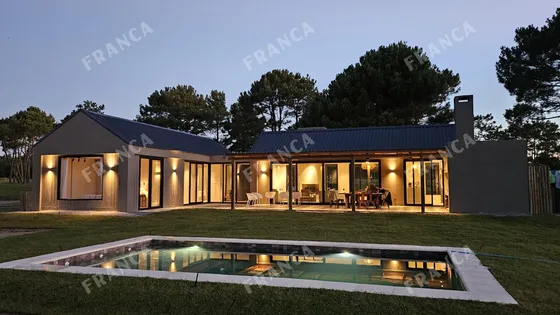 Moderna Casa En Venta En Punta Del Diablo, Lote De 4000 M2 (ref: Fro-948)