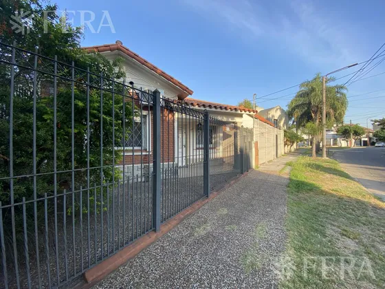 Venta Casa 3 Ambientes Con Quincho En Bernal