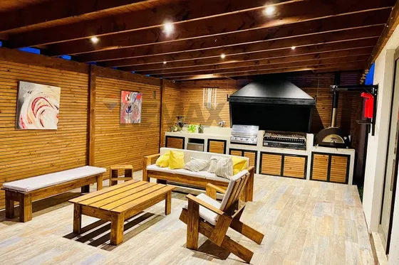 Casa En Condominio De 4d+4b Con Moderno Quincho