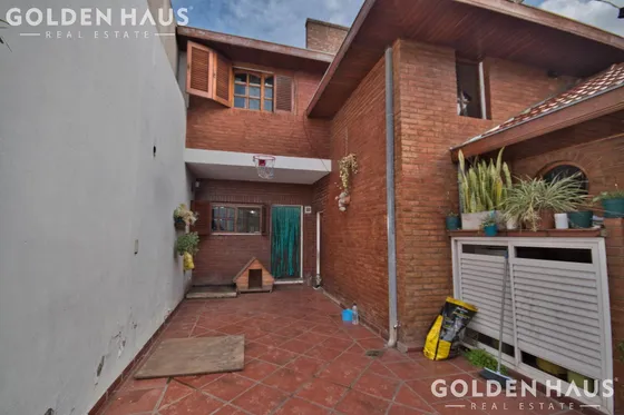 Casa En Barrio Pque.calchaqui En Venta