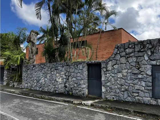 Vendo Casa 701m2 4h/5b+s/4p Prados Del Este 1443