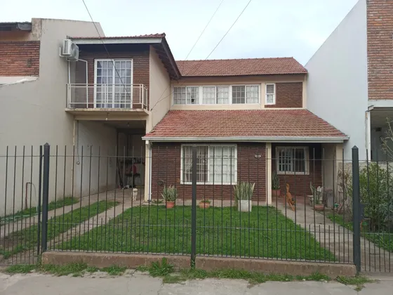Venta De Casa En Villa De Mayo 