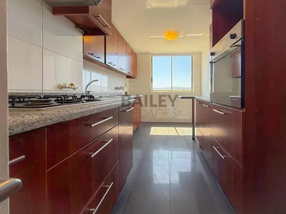 Departamento En Venta De 4 Dorm. En Av. Coraceros
