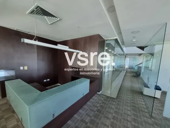 Increíble Oficina Habilitada Piso Alto Duplex - El Golf
