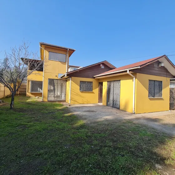 Se Arrienda Casa Con Amplio Terreno En Machalí.