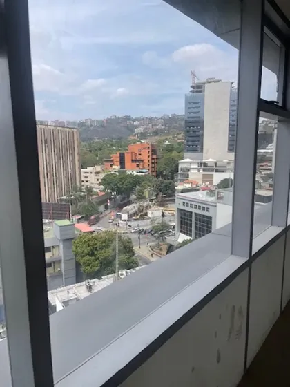 Las Mercedes Alquilo Y Vendo Oficina De 140 Y 220 M2