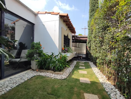 Casa En Venta En La Floresta. Cod V20064
