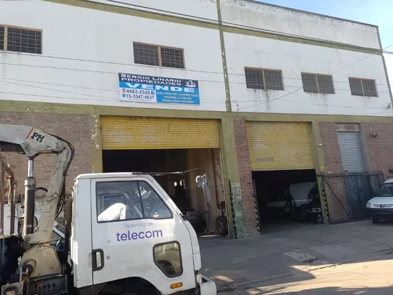 Amplio Galpon De 1390mts2 Con Salida A 2 Calles