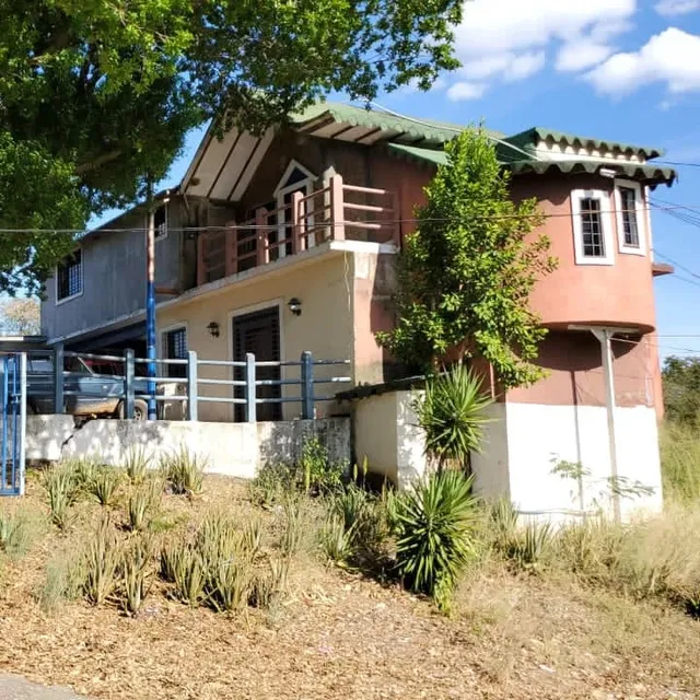 En Venta 2 Casas En Una Propiedad En S.j. De Los Morros