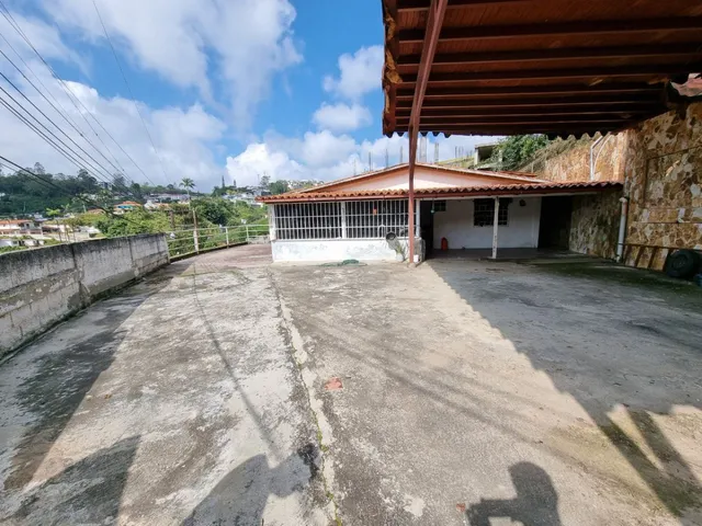 Casa Con Amplio Terreno En Venta En Colinas De Carrizal Urbanizacion Pan De Azucar Miranda 
