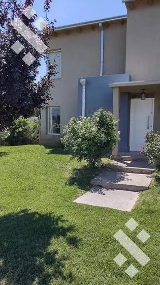 Venta Casa 2 Dorm  Con Pileta - La Castellana - Neuquén