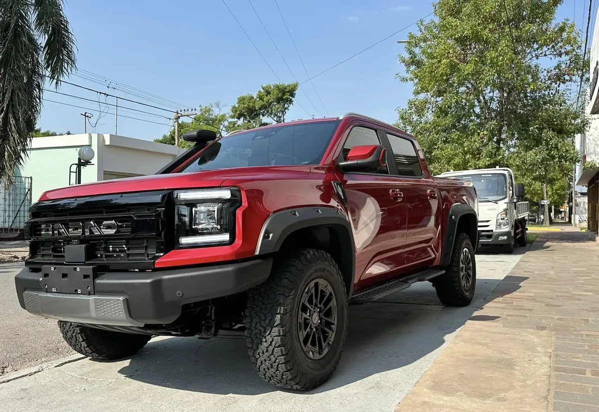 JMC Grand Avenue PRO 2.3 Turbo Nafta 252hp A/T Dadao 4x4 0Km My2026 rojo metalizado