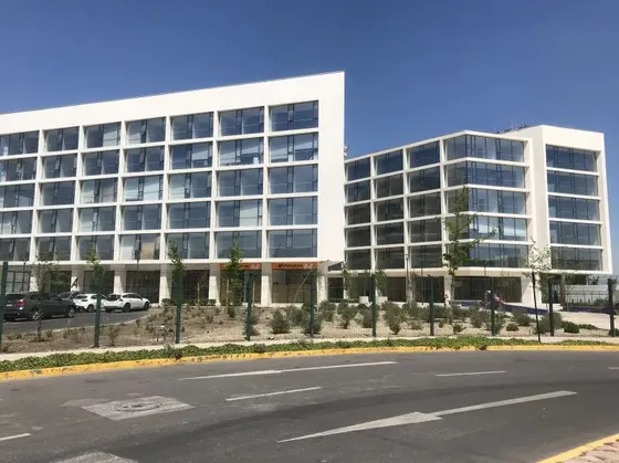 Amplia E Iluminada Oficina De 30 M2 En Puertas De Chicureo