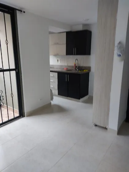 Apartamento Con 3 Habitaciones Y 2 Baños En Unidad Palmeras 