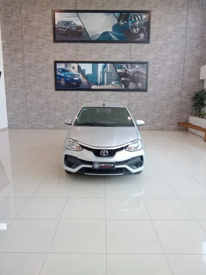 Toyota Etios Etios X 1.5 6 M/t