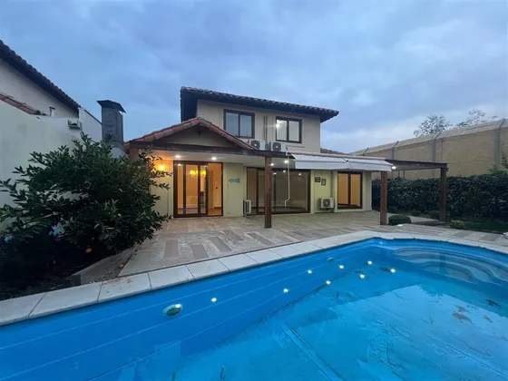 Casa En Arriendo De 4 Dorm. En Chicureo