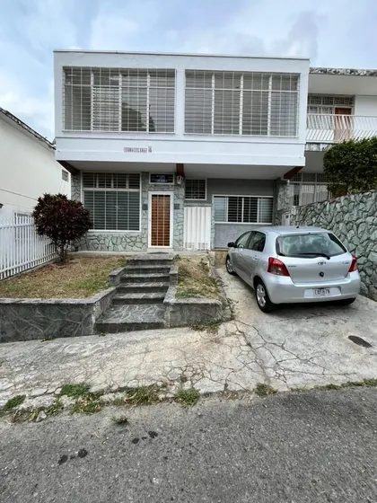 Esta Espectacular Propiedad En La Trinidad Ofrece Una Combinación Perfecta Entre Espacios Interiores Bien Distribuidos Y Áreas Externas Para Disfrutar En Familia.