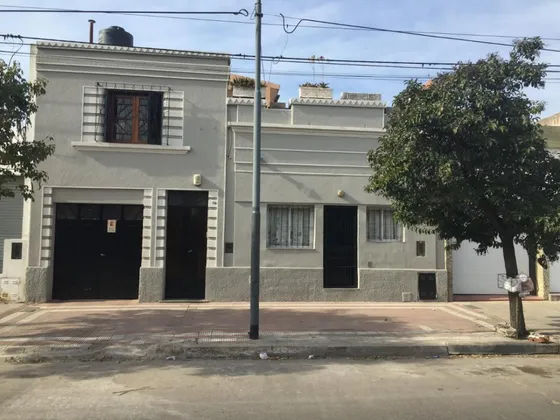 Casa En Venta - 6 Dormitorios 3 Baños - Cochera - 278mts2 - General Pueyrredón, Córdoba