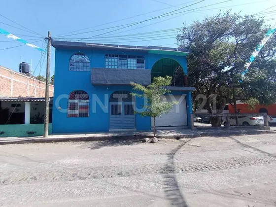 Casa En El Trapiche, Con Local Y Terreno Amplio