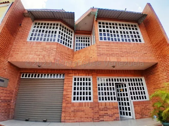 Venta Edificio Con Excelente Potencial  Cagua -aragua 24-7603 Gjg