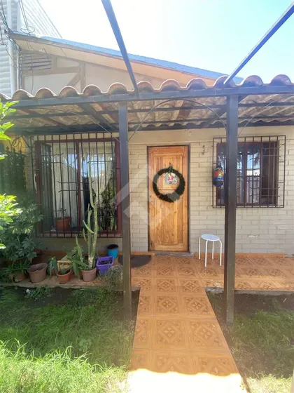 Casa En Venta De 3 Dorm. En Maipú El Descanso