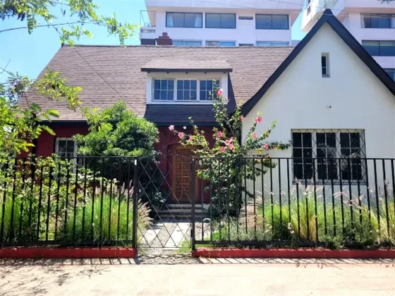 Casa En Arriendo De 5 Dorm. En Providencia