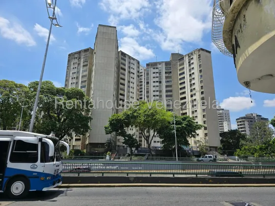 Yb Se Vende Hermosisimo Apartamento En La Avenida Libertador  #25-21385
