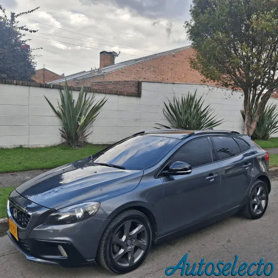 Volvo V40 1.6 T4 Cross Country Kinetic Fwd
