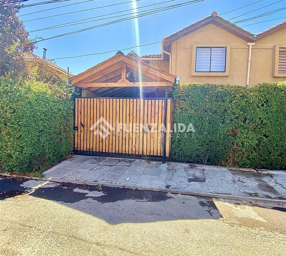 Casa En Venta De 3 Dorm. En Maipú