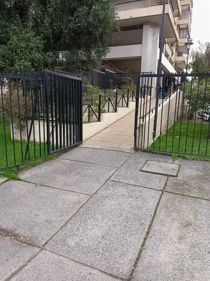 Departamento En Venta De 3 Dorm. En Las Condes- Los Dominico