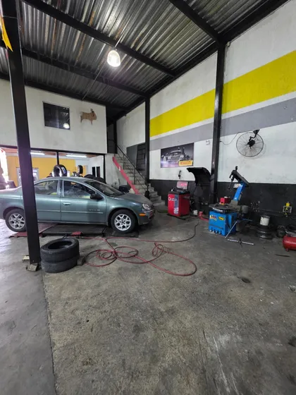 Se Alquila Galpón O Local De 350 M² En La Av. Bolívar Norte, Valencia Rp