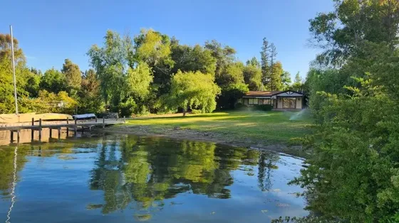 Se Vende Linda Casa A Orilla De Lago Rapel