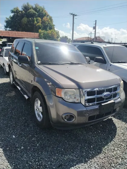 Ford Scape .