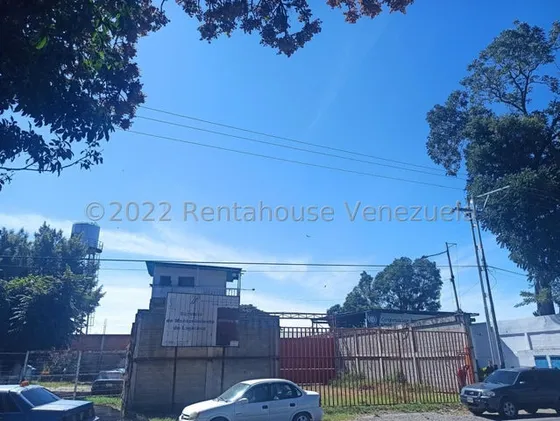 Se Alquila  Galpon Con Terreno Y Oficina En La Carretera Nacional El Macaro Maracay.  More 23-10185 More
