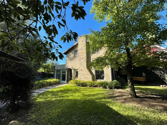 Casa En  Parque Leloir - Venta 