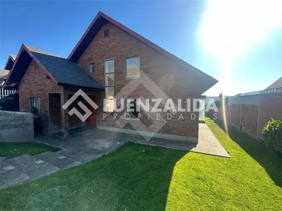 Casa Grande En Venta De 4 Dorm. En Peñalolén
