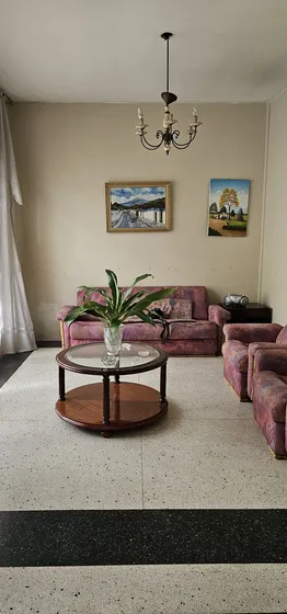Alquilo Planta Baja De Casa, Ubicada En Campo Claro (solo Para Depósito)